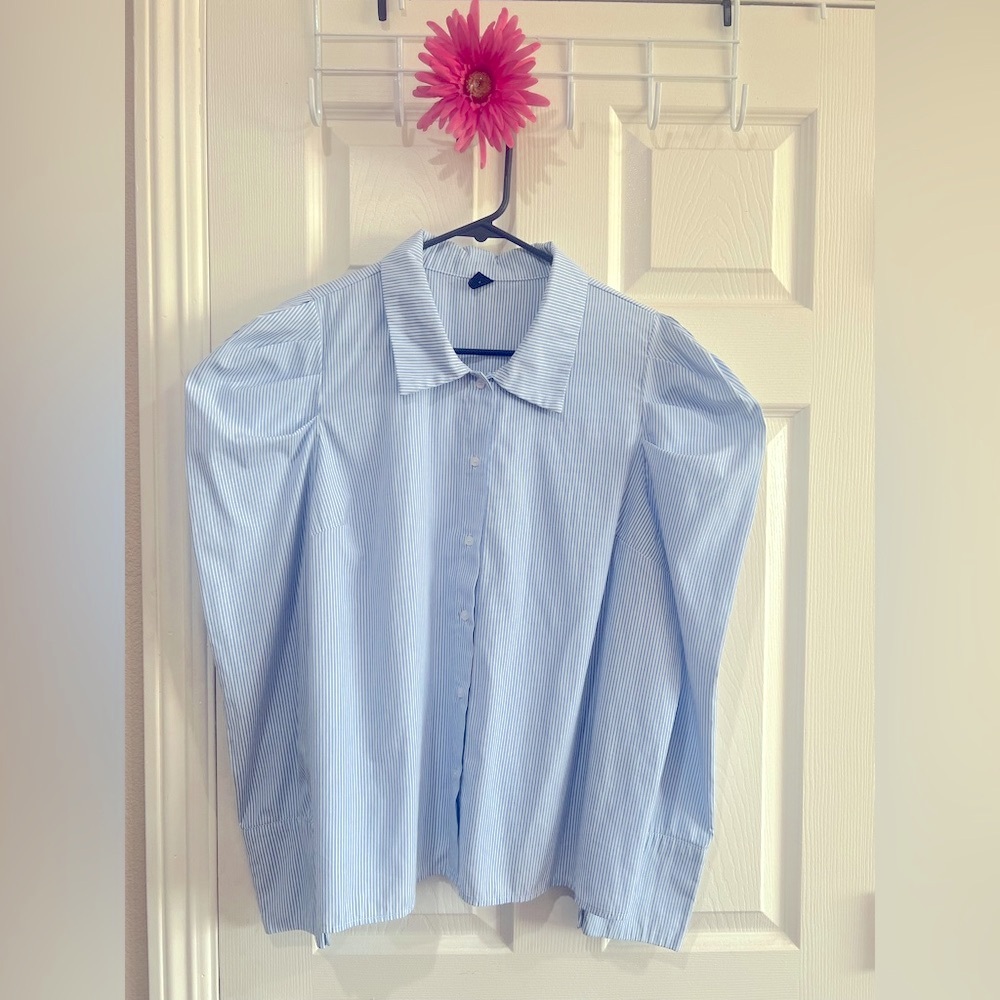 Blouse light blue pinstripe Puff Shoulder long sleeves